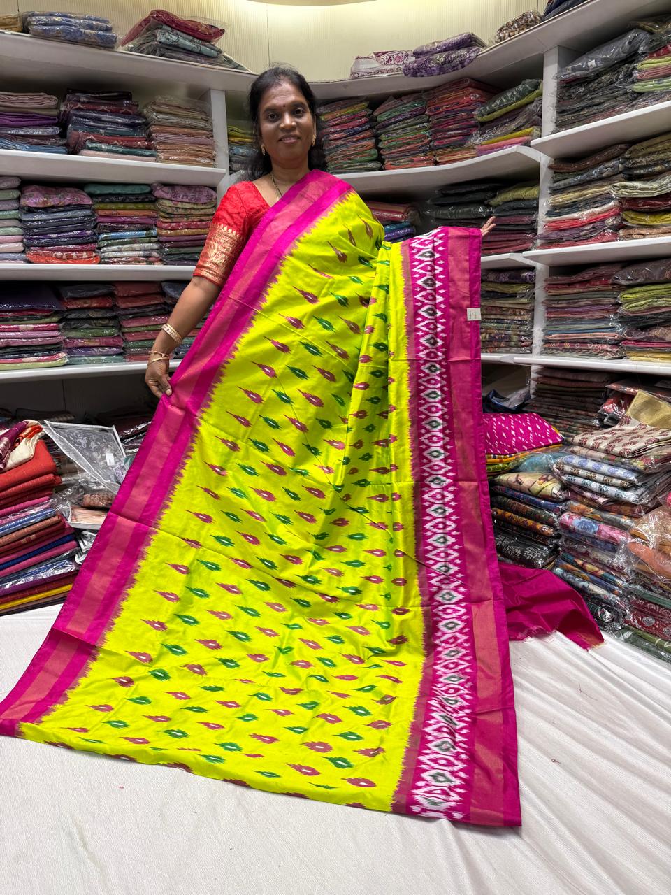 Ikkat pattu saree