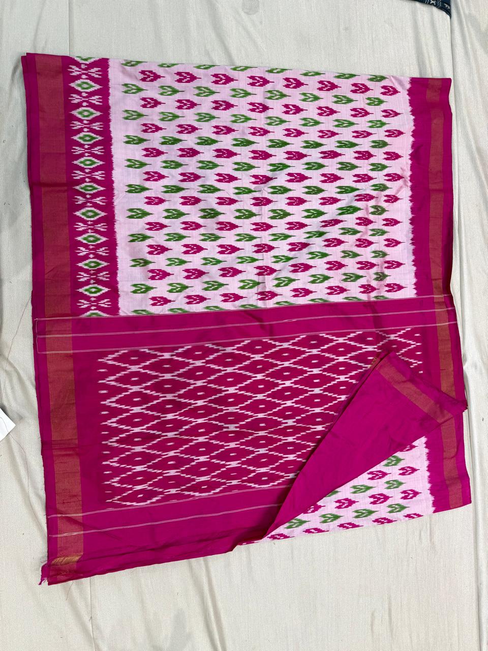 Ikkat pattu saree