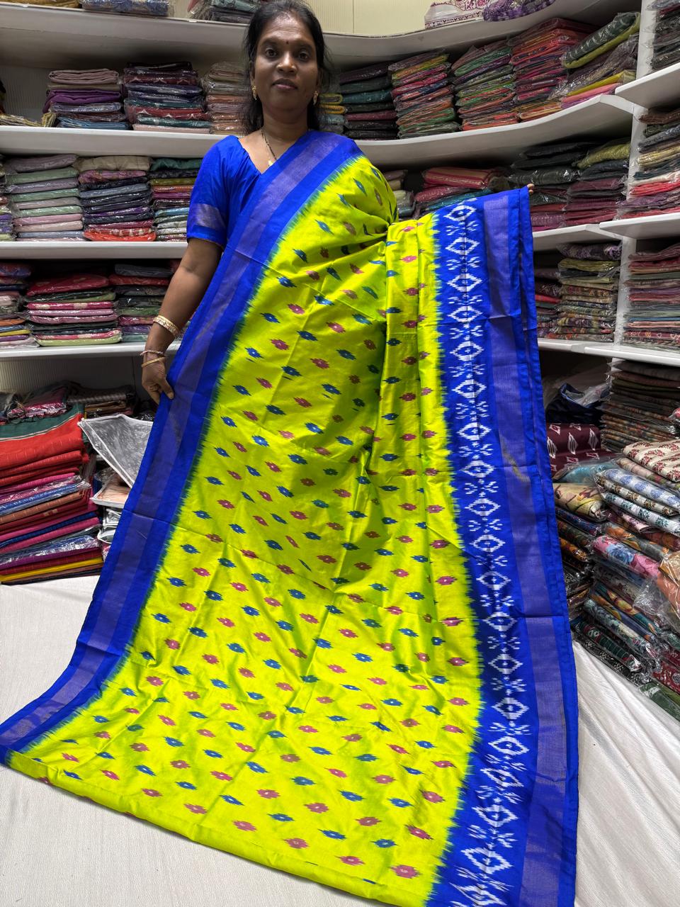 Ikkat pattu saree