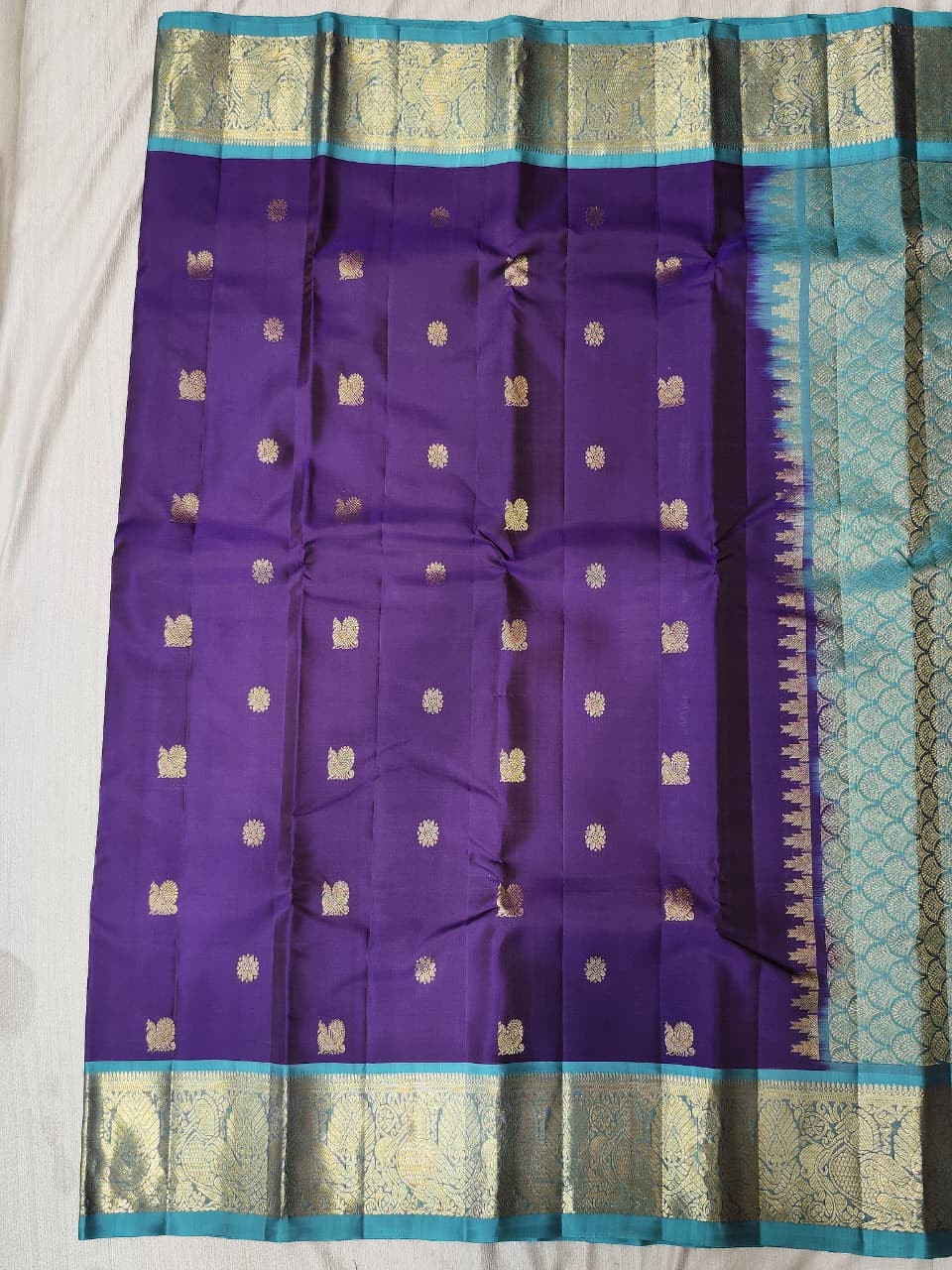 Kanchipuram light weight silk saree.