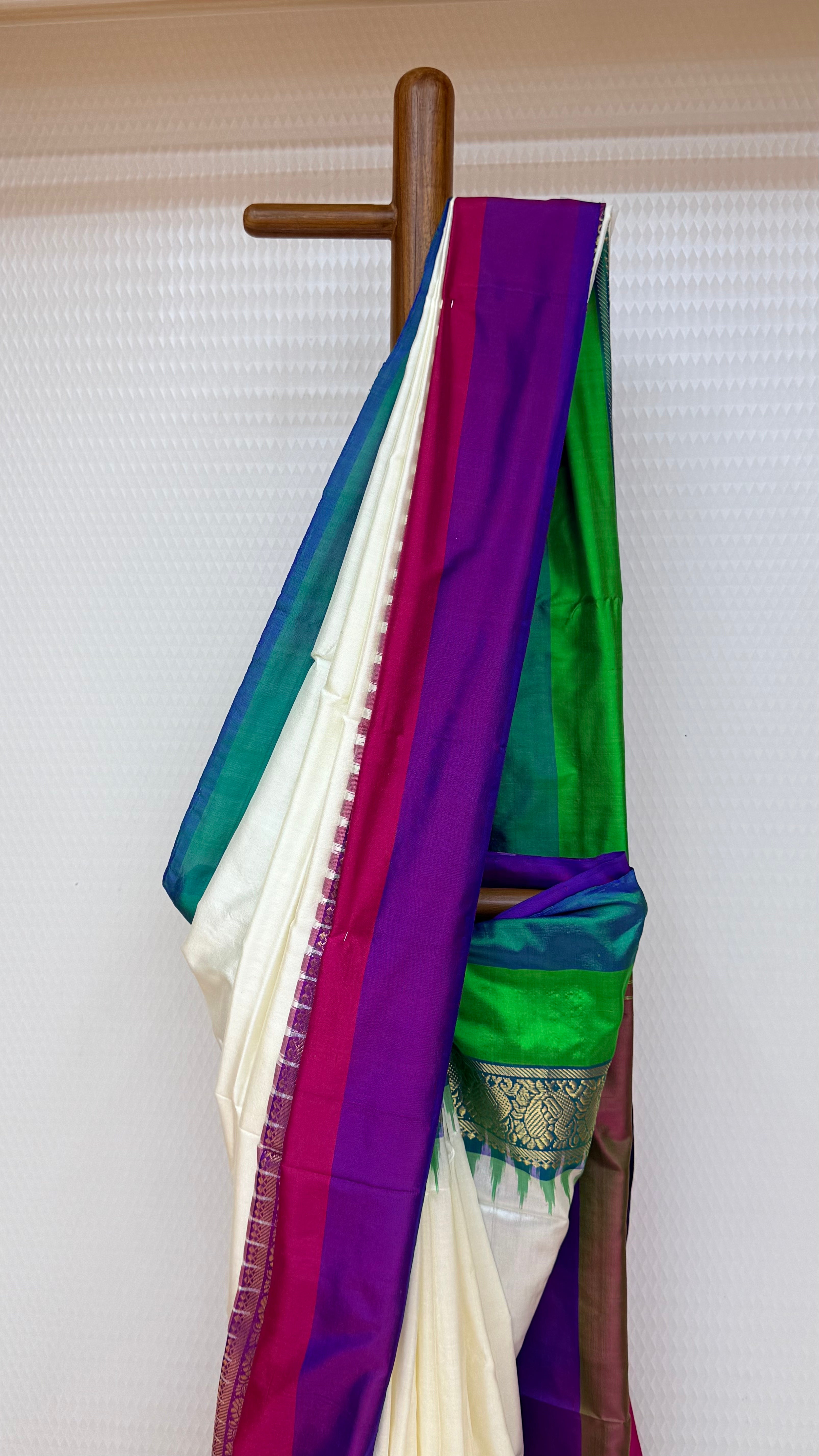 Pochampally Ikkat Ganga-jamuna desgin